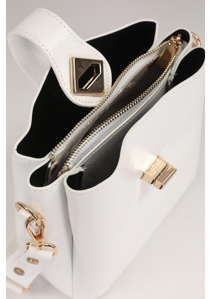 930167 Çanta Beyaz Rugan Kadın Omuz Çantası fırsatları