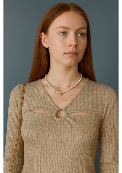 Kadın V Yaka Simli Ribana Kumaş Uzun Kollu Göğüs Detaylı Bluz - Bej | Şık & Modern Tasarım fiyatları