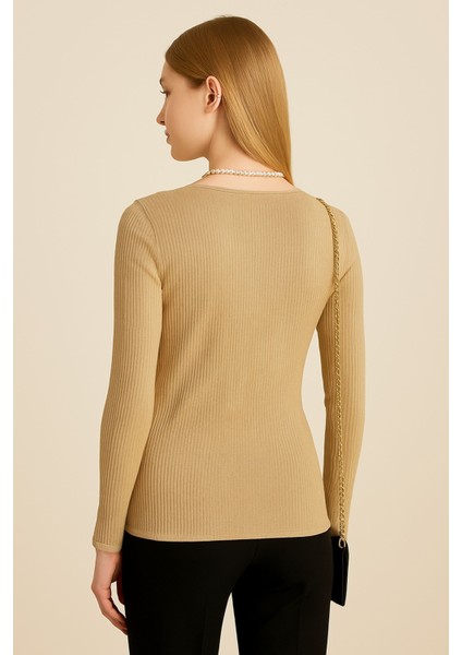 Kadın V Yaka Simli Ribana Kumaş Uzun Kollu Göğüs Detaylı Bluz - Bej | Şık & Modern Tasarım fırsatları