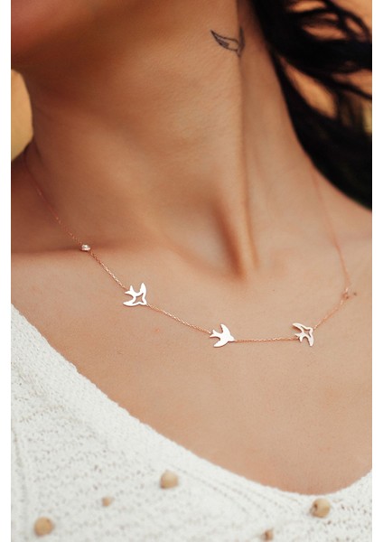 Kirlangıç Dansı Kolye Rose Altın Kaplama Nano Zirkon Taşlı Üç Kırlangıç Figürlü Gümüş Kolye