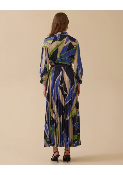 1018 Şık Elbise Yakası Bağlamalı Önü Yarım Düğmeli Belden Aşağı Pileli Balon Kol Kemer Detaylı Desenli Şık Elbise #03-25# modelleri