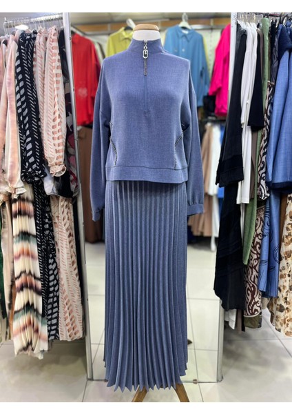 25139 Hakim Yaka Önü Yarım Fermuarlı Kenarları Göğüs Altından Alt Kısma Kadar Taşlı Eteğin Beli Lastikli Piliseli Spor Etekli Takım #03-25#