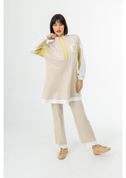 25106 Önü Yarım Fermuarlı Yakası ve Kol Ucu Lastikli Göğsü Taş ve Motif Detaylı Pantolonun Beli Lastikli Oversize Spor Ikili Takım #02-25# fiyatları