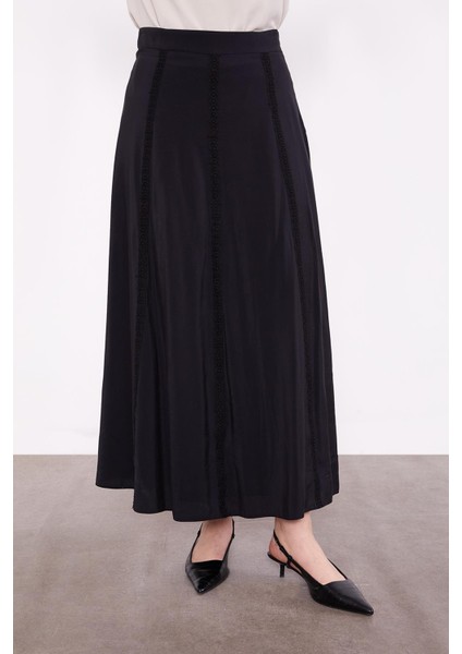 131036 Önü Fisto Detaylı Sıfır Yaka Kol Ucu Lastikli Dökümlü Beli Kemerli Önü Fisto Detaylı Etekli Takım