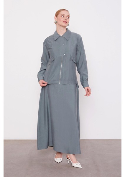 100767 Önü Fermuarlı Yarıya Kadar Çıtçıt Detaylı Gömlek Yaka Kolları Manşetli Eteğin Beli Lastikli Etekli Takım