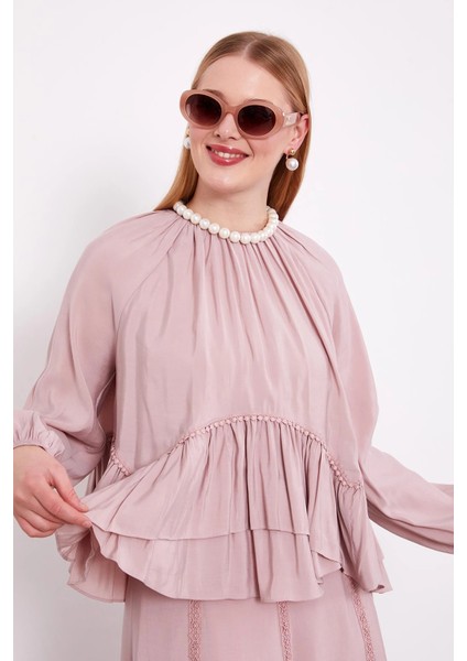 131036 Önü Fisto Detaylı Sıfır Yaka Kol Ucu Lastikli Dökümlü Beli Kemerli Önü Fisto Detaylı Etekli Takım modelleri