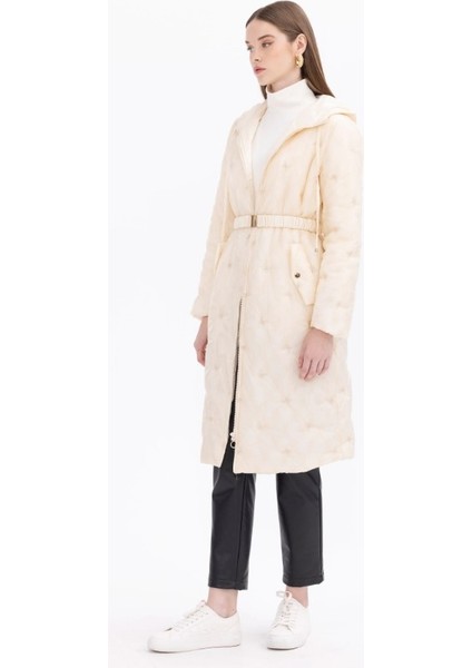 1020 Nakış Detaylı Kapüşonlu Midi Boy Anorak Kaban Anarok Kaban 11231305601020 Qks Kaban #23-10# fırsatları