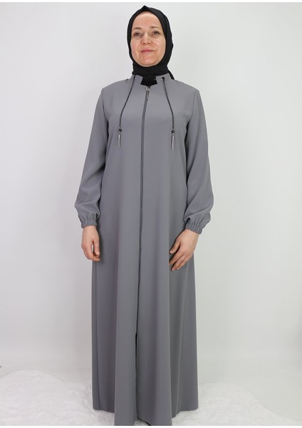 9001YAKASI Zincir Detaylı Hakim Yaka Fermuarlı Krep Kumaş Ferace Qys 9001 Ferace #22-09# fiyatları