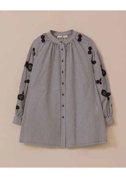 1009 Önü Düğmeli Hakim Yaka Balon Kol Kolları Işleme Detaylı Çizgili Gömlek Tunik 10002511211009 #06-25# fırsatları