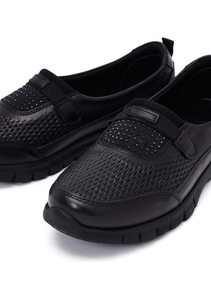 Kadın Siyah Taş Detaylı Deri Comfort Ayakkabı 25AFD500918