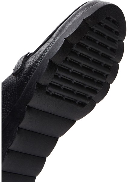 Kadın Siyah Toka Detaylı Dolgu Topuklu Deri Loafer 25AFD4122FT