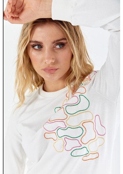 6053 Ipeksi Göğüs Kısmı Omuza Kadar Nakışlı Sweat Qys Sweat 6053 #23-05# fiyatları