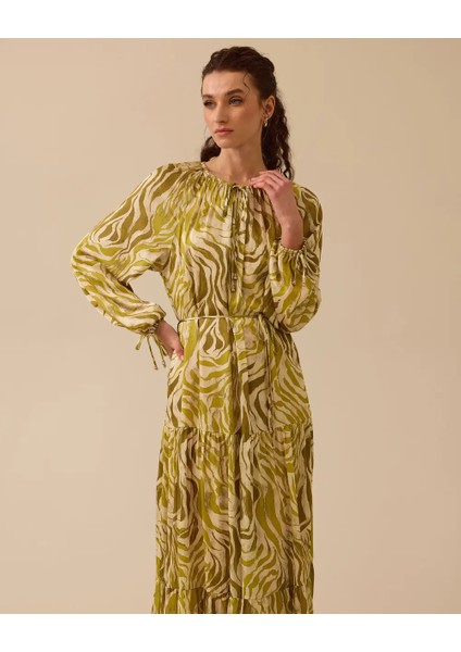 1029 Sıfır Yaka Yakası ve Kolları Ip Bağlama Detaylı Eteğinin Ucu Kat Detaylı Desenli Şık Elbise #03-25#