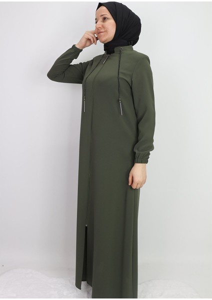 9001YAKASI Zincir Detaylı Hakim Yaka Fermuarlı Krep Kumaş Ferace Qys 9001 Ferace #22-09#