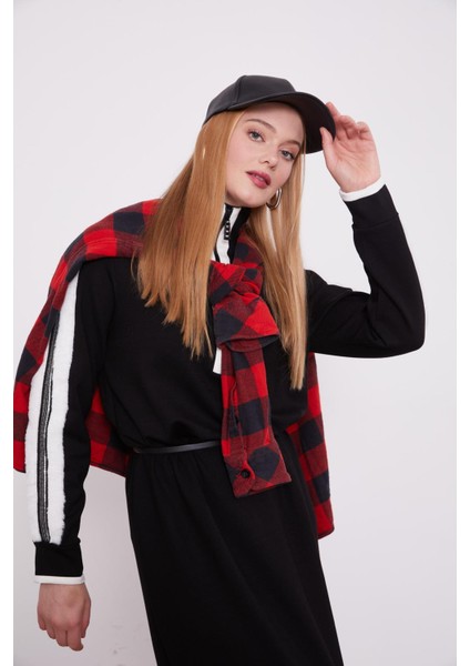 330255 Kolları Şerit Küp Detaylı Ön Göğüse Kadar Fermuarlı Kol Ucu Manşetli Kumaş Iki Iplik Elbise indirimleri