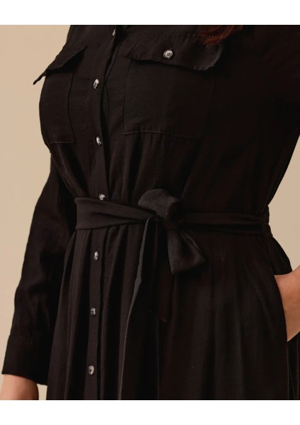 4004 Önü Boydan Düğmeli Göğsü Cepli Beli Kuşaklı Kolu Manşetli Günlük Elbise #03-25# modelleri