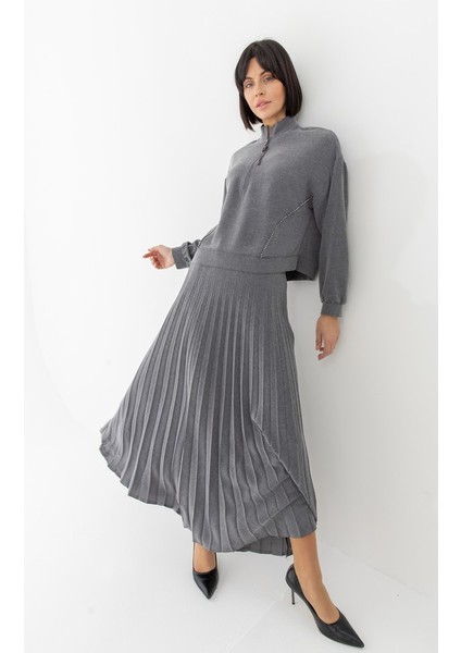 25139 Hakim Yaka Önü Yarım Fermuarlı Kenarları Göğüs Altından Alt Kısma Kadar Taşlı Eteğin Beli Lastikli Piliseli Spor Etekli Takım #03-25# fiyatları