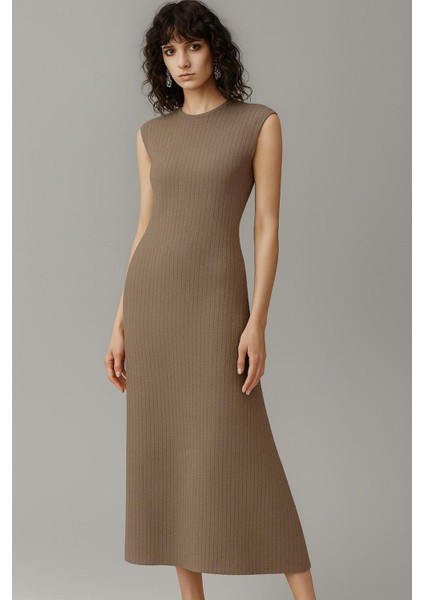 Geniş Yaka Yanlar Büzgülü Sıfır Kol Gofre Elbise fiyatları