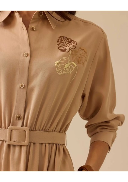 11022 Gömlek Yaka Önü Düğmeli Beli Lastik ve Kemer Detaylı Kolu Manşetli Göğüsü Işlemeli Günlük Elbise #03-25# modelleri