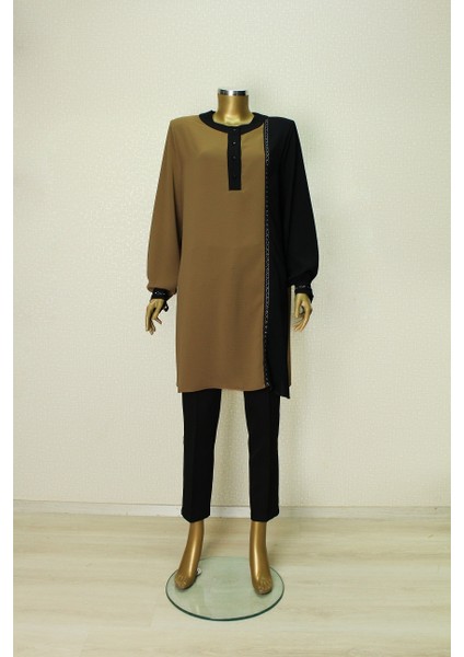 61131 Önden Yarım Düğmei 2 Renkli Önü ve Kol Ucu Taş Detaylı Rahat Kesim Tunik Qys Tunik 61131 #23-06#
