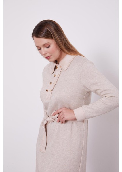 330257 Önü Göğüse Kadar Yarım Düğmeli Yaka ve Kol Ucu Süet Detaylı Kaşmir Elbise fırsatları