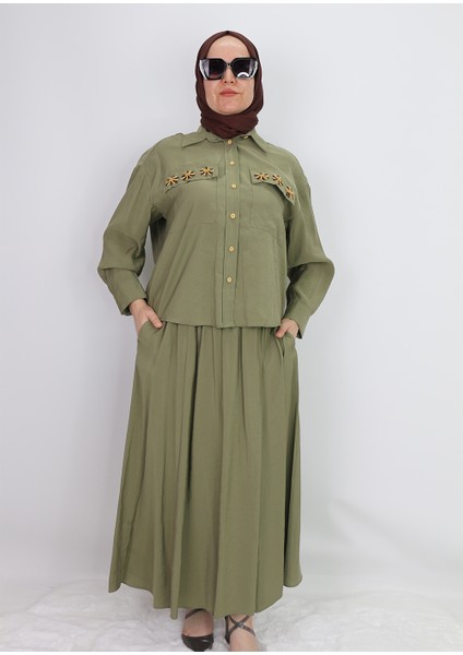 100403 Önü Düğmeli Göğsü Cepli ve Işlemeli Eteğin Beli Lastikli Etekli Takım #02-25#