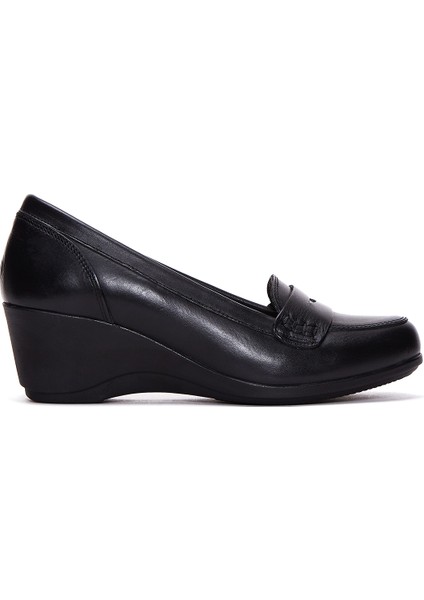 Kadın Siyah Deri Dolgu Topuklu Ayakkabı 25AFD412118