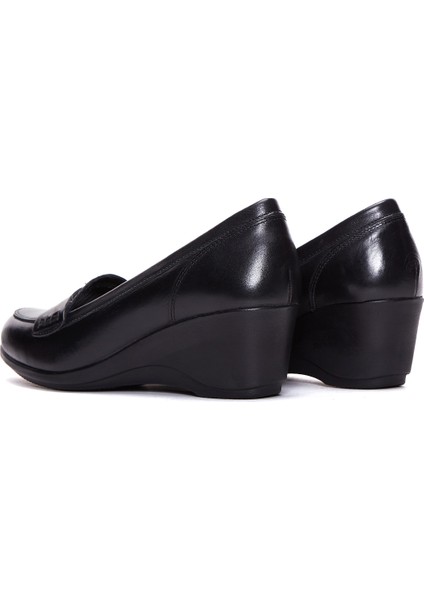 Kadın Siyah Deri Dolgu Topuklu Ayakkabı 25AFD412118 indirimleri