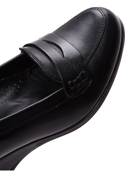 Kadın Siyah Deri Dolgu Topuklu Ayakkabı 25AFD412118