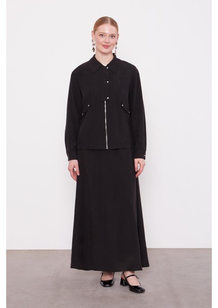 100767 Önü Fermuarlı Yarıya Kadar Çıtçıt Detaylı Gömlek Yaka Kolları Manşetli Eteğin Beli Lastikli Etekli Takım