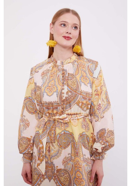 330288 Sıfır Yaka Yakası Fırfır Detaylı Yakadan Bele Kadar Düğmeli Kol Ucu ve Beli Lastikli Kuşaklı Elbise