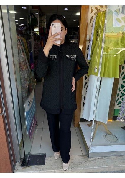 1037 Takım Önden Fermuarlı Cep Kapakları Taş Detaylı Pantlonun Beli Lastikli 2 Li Takım Qys Takım