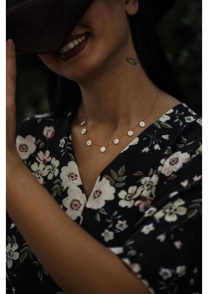 Gümüş Sıralı Papatya Kolye