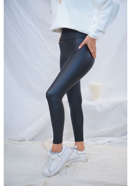 Kadın Siyah Mat Deri Tayt modelleri