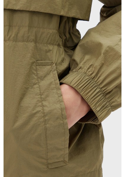 Logolu Su Itici Relaxed Fit Gizlenebilen Kapüşonlu Ceket Bayan Ceket WW0WW46444 Rfn
