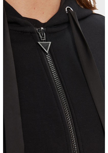 New Regular Fit Kapüşonlu Yaka Logolu Sweat W5YQ05KBYE2 Bayan Sweat W5YQ05 Kbye2 Jblk fırsatları