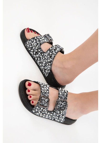 Siyah Beyaz Yazlık Kadın Terlik – Konforlu Çift Tokalı Tasarım fırsatları
