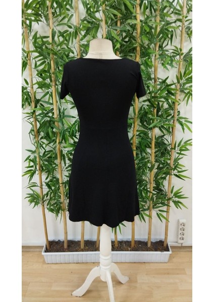 Kadın Kısa Kollu Derin Büzgülü V Yakalı Viskon Elbise