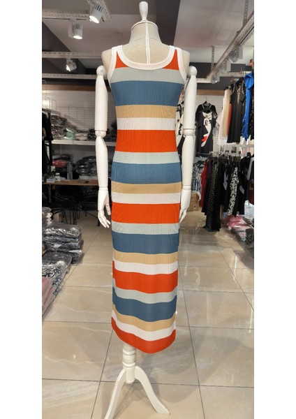 Kadın Kolsuz Şerit Desenli Büzgü Yırtmaçlı Pegasus Kumaş Elbise