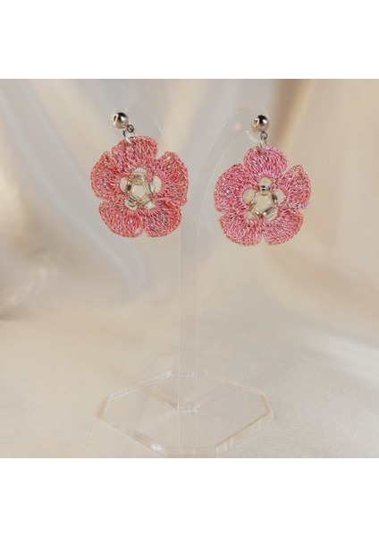 Bohem Tarz El Yapımı Örgü Çiçek Küpe | Günlük ve Özel Gün Kullanımı Için | Antialerjik Hafif Örgü Çiçek Küpe | El Emeği, Zarif Yazlık Küpe Tasarımı | Yaz, Plaj, Bahar Koleksiyonu Takı