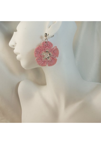 Bohem Tarz El Yapımı Örgü Çiçek Küpe | Günlük ve Özel Gün Kullanımı Için | Antialerjik Hafif Örgü Çiçek Küpe | El Emeği, Zarif Yazlık Küpe Tasarımı | Yaz, Plaj, Bahar Koleksiyonu Takı