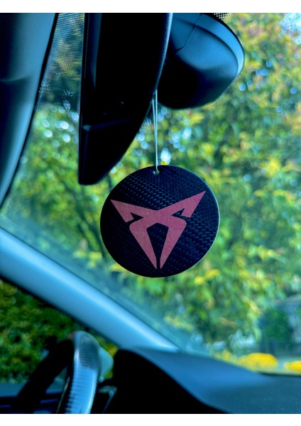 Karbon Detay Üzerine Üzerine Vw / Cupra Logolu Dekoratif Oto Kokusu ve Aksesuarı fiyatları