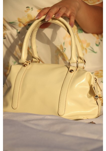 Parlak Mini Kadın El ve Omuz Çantası – Şık ve Zarif Tasarım modelleri