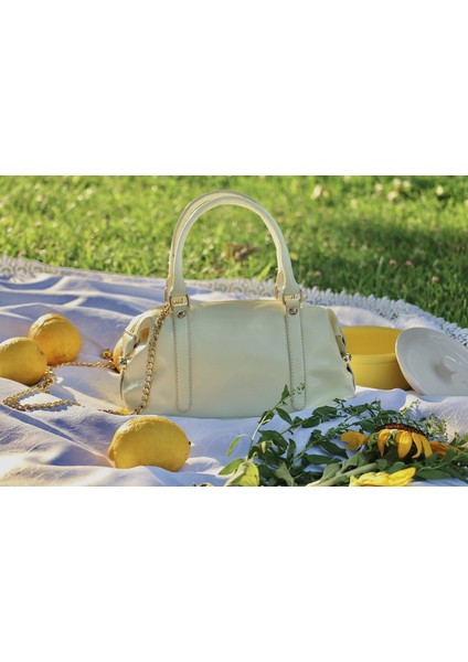 Parlak Mini Kadın El ve Omuz Çantası – Şık ve Zarif Tasarım