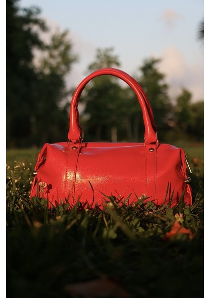 Parlak Mini Kadın El ve Omuz Çantası – Şık ve Zarif Tasarım