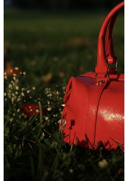 Parlak Mini Kadın El ve Omuz Çantası – Şık ve Zarif Tasarım indirimleri