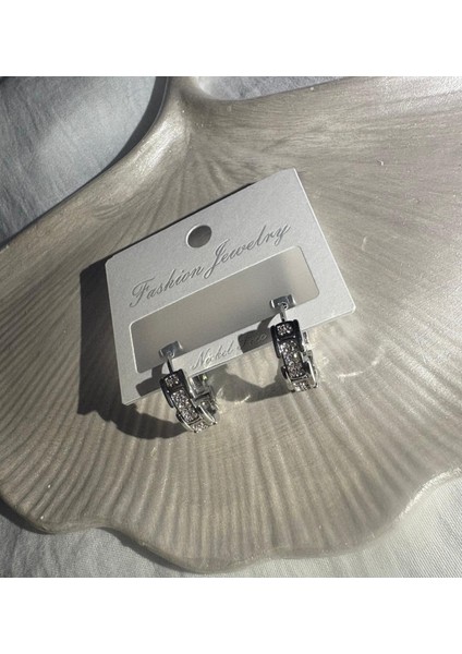 Gümüş Renk Taşlı Modern Halka Çelik Küpe – Şık ve Zarif Tasarım fırsatları