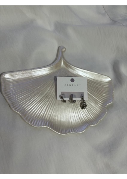 Gümüş Renk Zarif Halka Küpe – Minimal ve Şık Tasarım modelleri