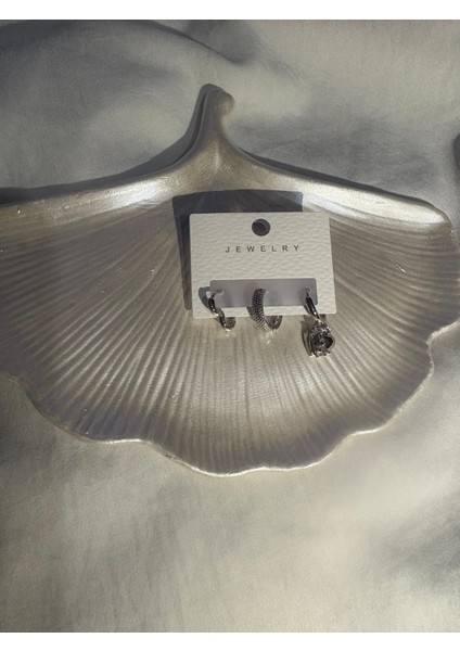 Gümüş Renk Zarif Halka Küpe – Minimal ve Şık Tasarım indirimleri