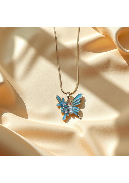 Mavi Çiçekli Kelebek Kolye – Çelik, Altın Kaplama, Inci Detaylı fiyatları